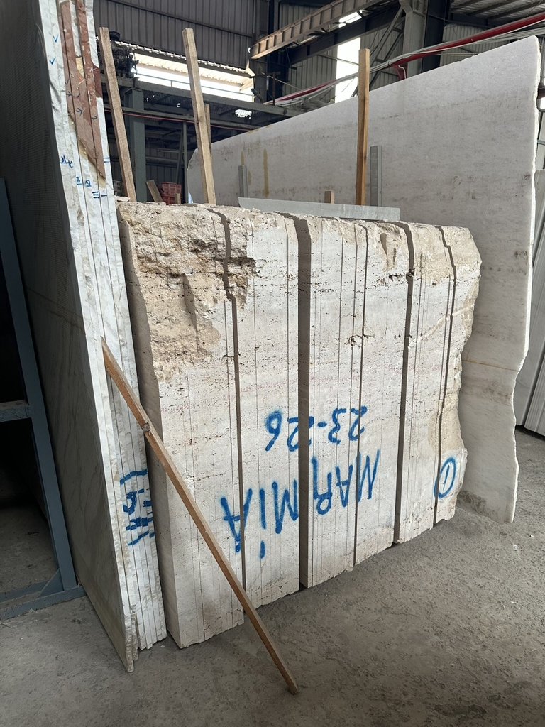 NATURAL STONE - EXMT04 - IMPORTED STONE BLOCK - TRAVERTINE