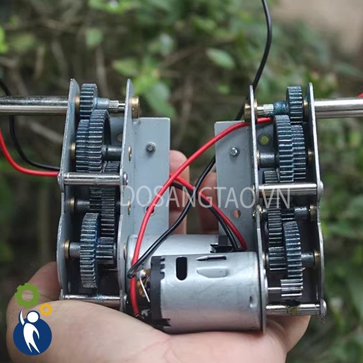 Motor Giảm Tốc 3.7V-7.4V 330rpm Xe Tăng Điều Khiển Từ Xa Bánh Răng Kim Loại