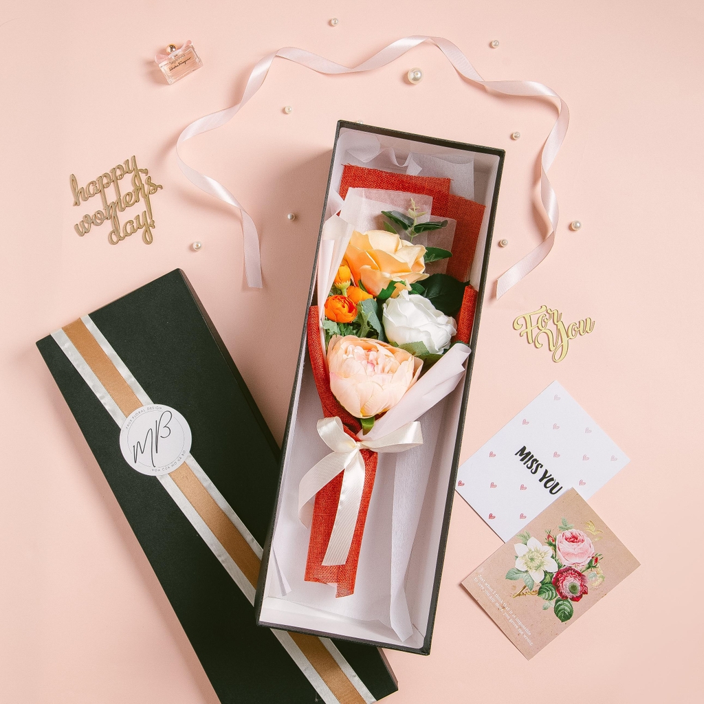 Nina Box - April