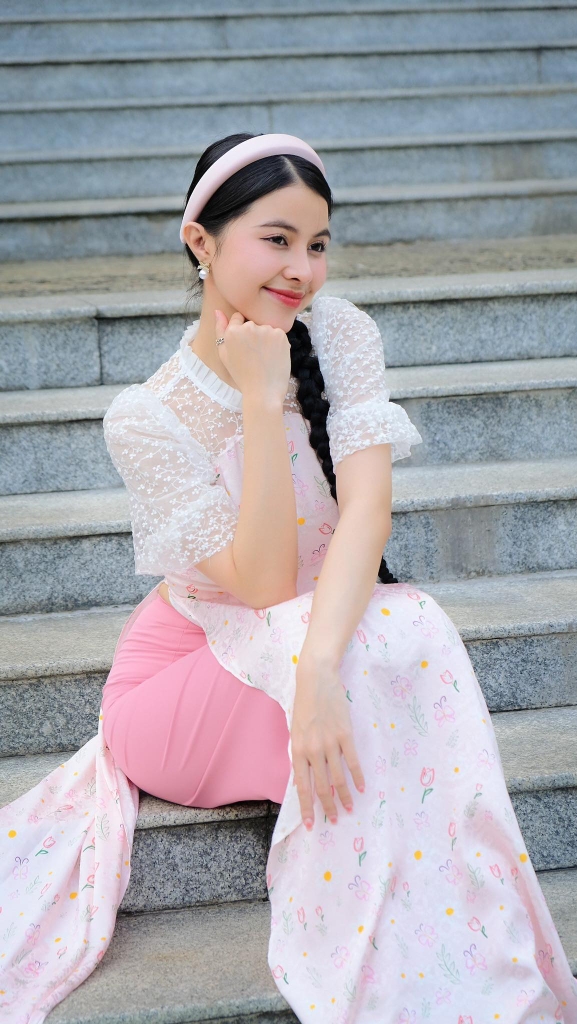 Áo Dài Ren Hoa LiLi