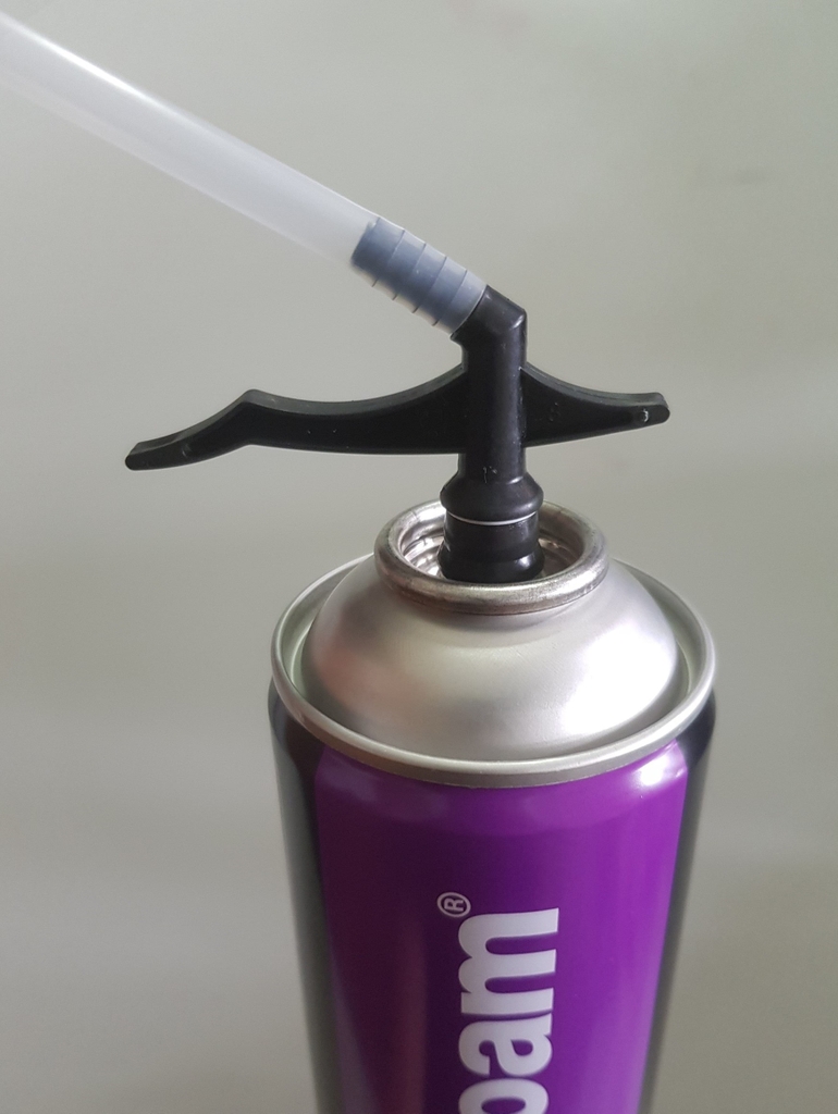 Keo bọt nở Selfoam Polyurethane 640g (dùng vòi)