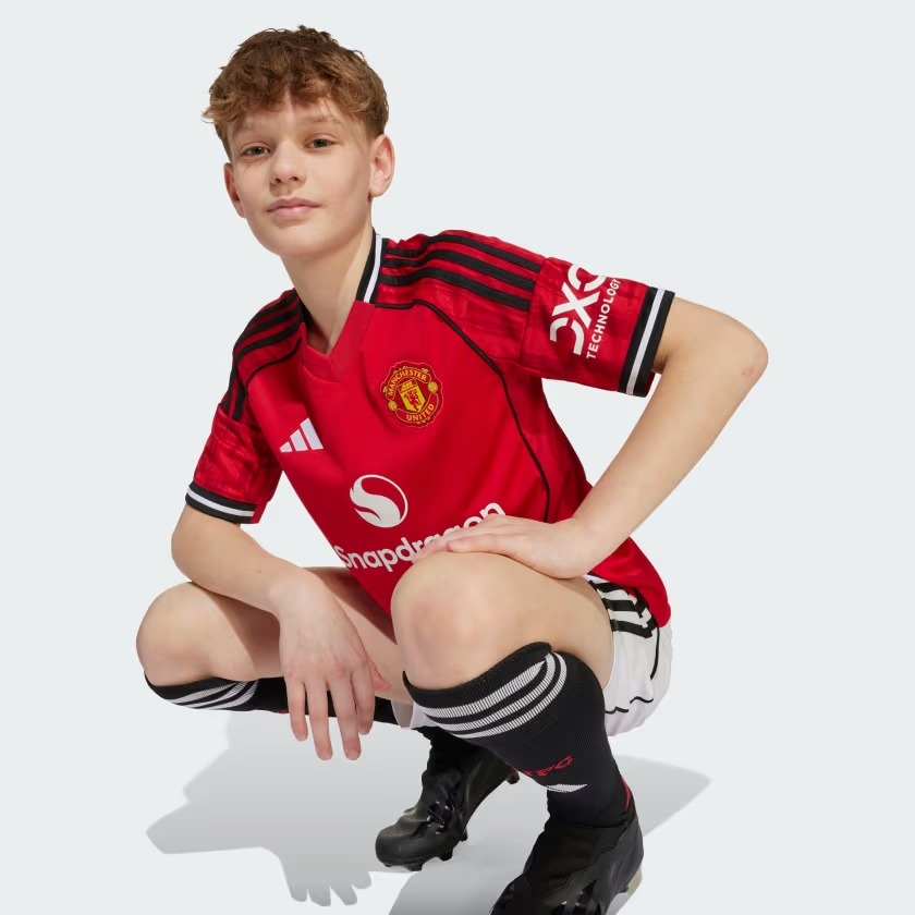 Áo jersey trẻ em bóng đá adidas sân nhà Manchester United 25/26 Unisex - JP3013