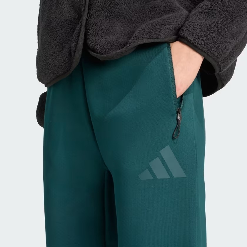 Quần nỉ adidas Z.N.E. Nữ - JW7738