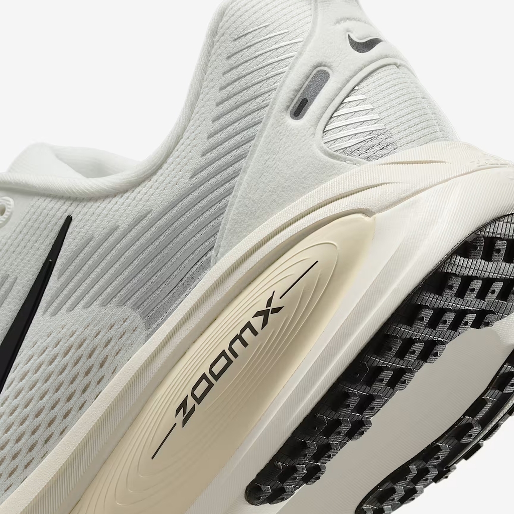 Giày chạy bộ Nike VOMERO 18 Nam HM6803-101