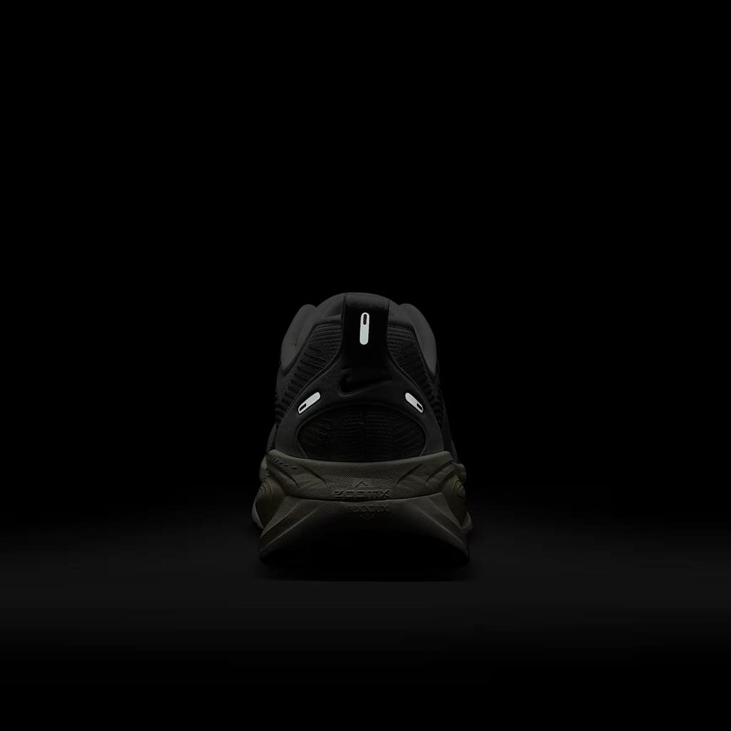 Giày chạy bộ Nike VOMERO 18 Nam HM6803-101