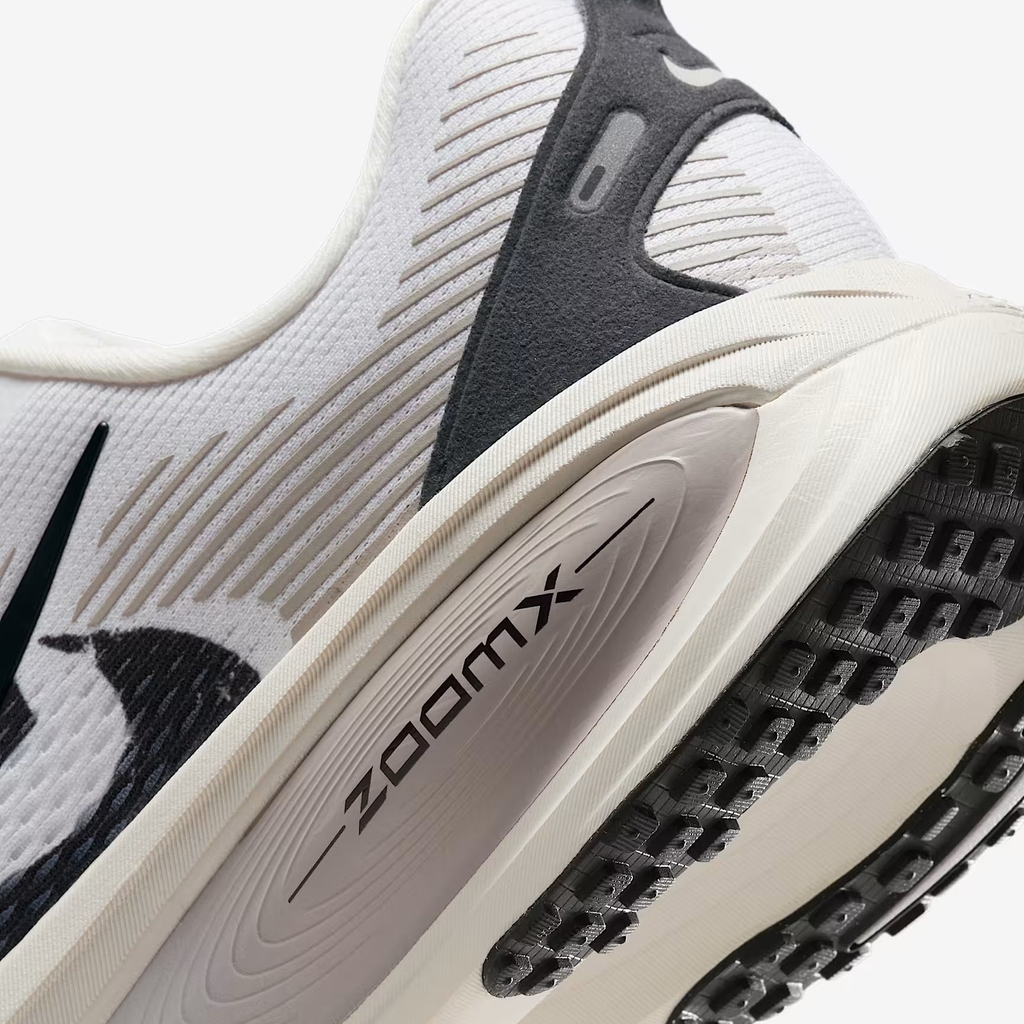 Giày chạy bộ Nike VOMERO 18 Nam IB5726-100