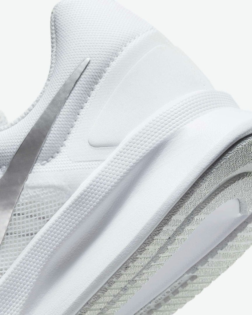 Giày chạy bộ NIKE RUN SWIFT 3 Nữ DR2698-101