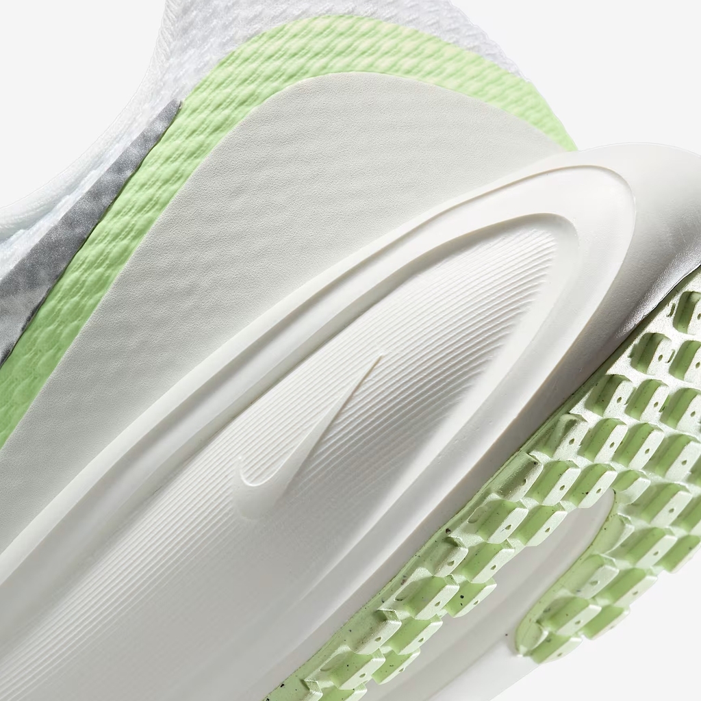 Giày chạy bộ Nike Revolution 8 Nữ HJ8485-100