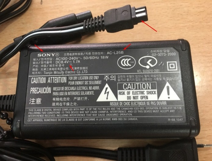 Adapter Original Sony AC-L25A / AC-L25B AC-L200 8.4V 1.7A