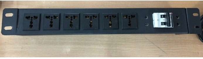 Thanh Phân Phối Nguồn Điện PDU 1U Rack Universal 6 Way UK Outlet Có MCB Công Suất Max 20A to C20 Plug Power Cord 3x1.5mm² Length 2.5M