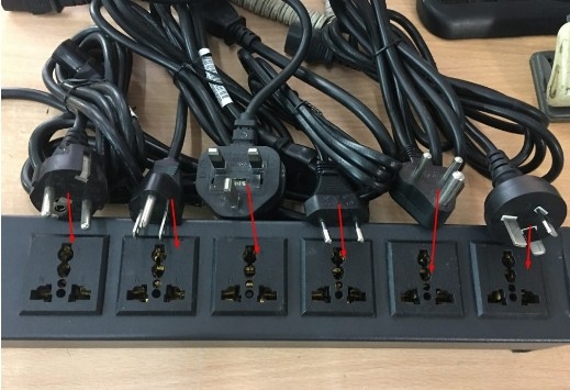 Thanh Phân Phối Nguồn Điện PDU Rack Universal 6 Way UK Outlet Có MCB Công Suất Max 16A to C14 Plug Power Cord 3x1.04mm² Length 0.7M