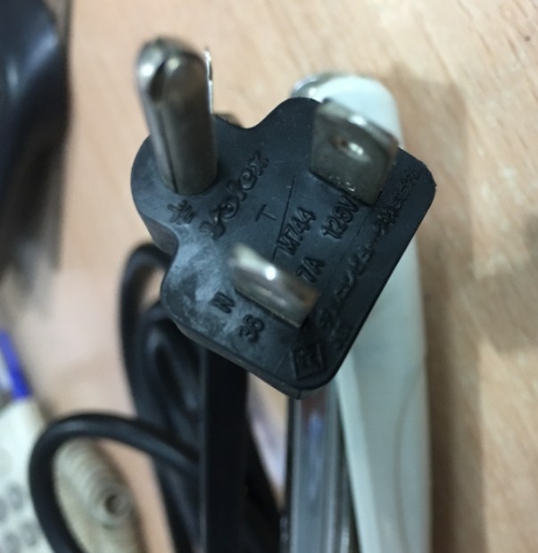 Dây Nguồn  Volex M744 V1625 NEMA 5-15P to C13 AC Power Cord 7A 125V 3X0.75mm Length 2M