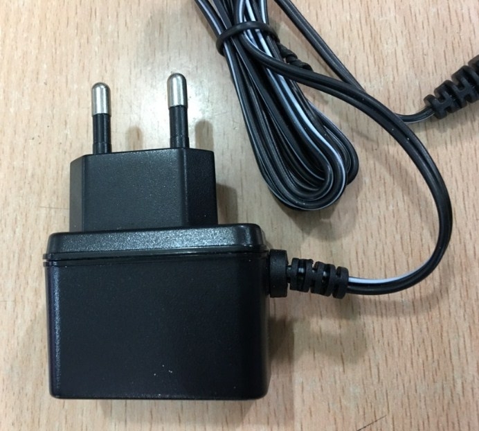 Adapter Original Sunny SYS1196-0605-W2E 9V 1A 6W Connector Size 5.5mm x 2.5mm