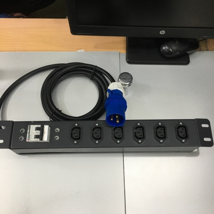 Thanh Nguồn PDU 1U Rack 19 6 Way IEC C19 Outlet Có MCB BHW-T4 C32 MITSUBISHI Công Suất Max 16A 250V to IP44 IEC309-2 Plug Power Cord 3x2.5mm Length 3M