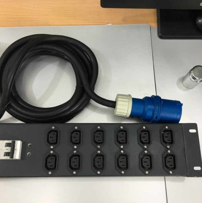 Thanh Nguồn PDU 2U Rack 19 12 Way IEC C13 Outlet Có MCB BHW-T4 C32 MITSUBISHI Công Suất Max 32A 250V to IP44 IEC309-2 Plug Power Cord 3x4.0mm Length 4.5M