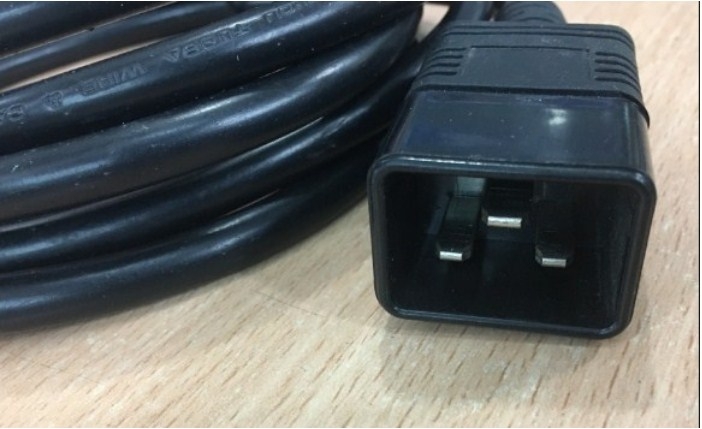 Thanh Phân Phối Nguồn Điện PDU 1U Rack Universal 6 Way UK Outlet Có MCB Công Suất Max 20A to C20 Plug Power Cord 3x1.5mm² Length 2.5M