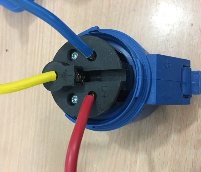 Rắc Đấu Ổ Cắm Điện Công Nghiệp Commando Plug Socket IP44 VANLOCK IEC 60309-2 32A-6H 2P+E 3 Pha 220V/250V Type 023 For Power Strip Rack PDU