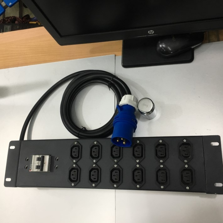 Thanh Nguồn PDU 2U Rack 19 12 Way IEC C13 Outlet Có MCB BHW-T4 C32 MITSUBISHI Công Suất Max 16A 250V to IP44 IEC309-2 Plug Power Cord 3x2.5mm Length 3M