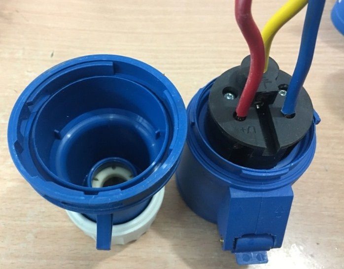 Rắc Đấu Ổ Cắm Điện Công Nghiệp Commando Plug Socket IP44 VANLOCK IEC 60309-2 32A-6H 2P+E 3-phase 220V/250V Type 223 For Power Strip Rack PDU