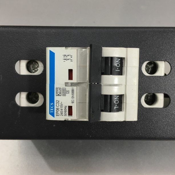 Thanh Nguồn PDU Rack Mount 19 inch 1U Universal 6 Way UK Outlet Có Cầu Dao Aptomat Tự Động MCB TECS Công Suất Max 20A