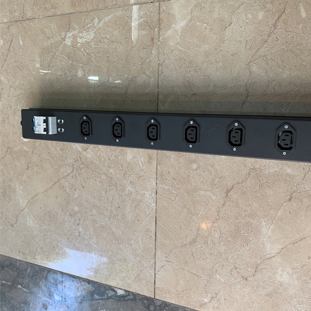 Thanh Phân Phối Nguồn Điện PDU Rack Mount 19 inch 32U 6 Way IEC C13 And 4 Way IEC C19 Outlets Có MCB EP06 C50 TECS Công Suất Max 32A