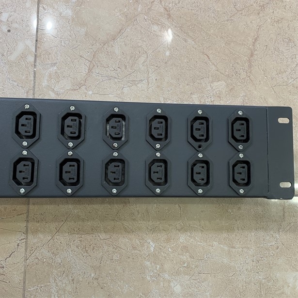 Thanh Phân Phối Nguồn Điện PDU Rack Mount 19 inch 2U 12 Way IEC C13 PDU MCB BHW-T4 C32 MITSUBISHI Công Suất Max 20A