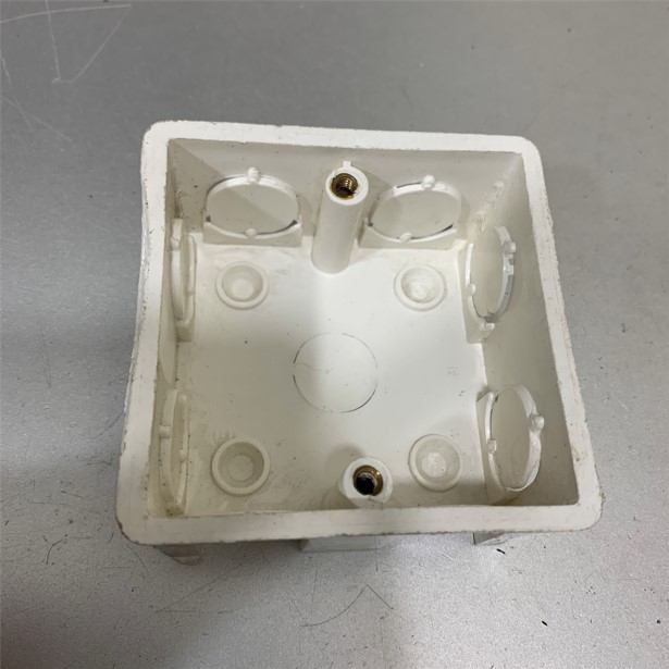 Đế Vuông Lắp Âm Tường Chìm Multi Box For Faceplates TÂN TRANG DC 01 76mm x 76mm x 37mm White