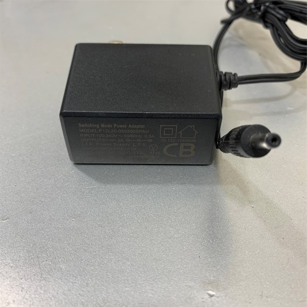 Adapter 5V 2A SHENZHEN F12L20-050200SPAU Connector Size 3.5mm x 1.35mm For Bộ Chia Splitter HDMI 1 ra 4 hỗ trợ 4Kx2K chính hãng Ugreen 40277