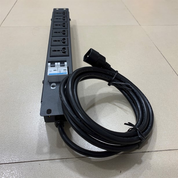 Thanh Phân Phối Nguồn Điện PDU Rack Universal 6 Way UK Outlet Có MCB Công Suất Max 20A to C14 Plug Power Cord 3x2.08mm² Length 2.7M