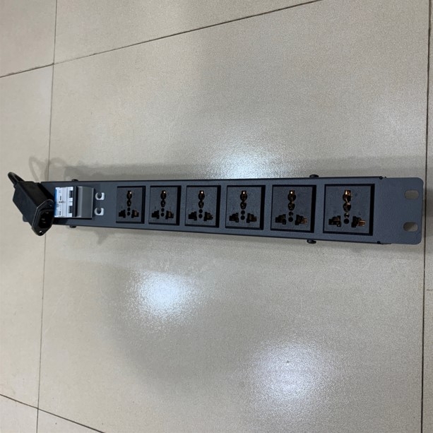 Thanh Phân Phối Nguồn Điện PDU Rack Universal 6 Way UK Outlet Có MCB Công Suất Max 16A to C14 Male Plug Power Cord