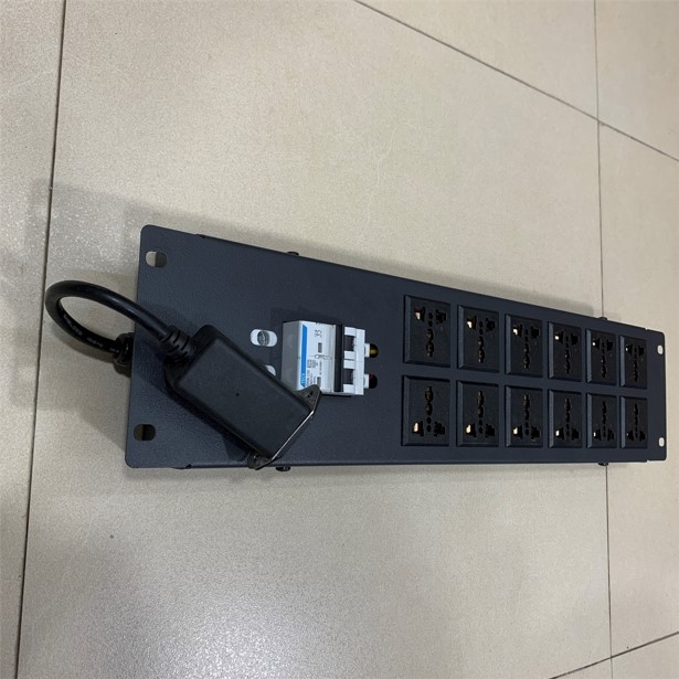 Thanh Phân Phối Nguồn Điện PDU Rack Universal 12 Way UK Outlet Có MCB Công Suất Max 16A to C14 Male Plug Power Cord