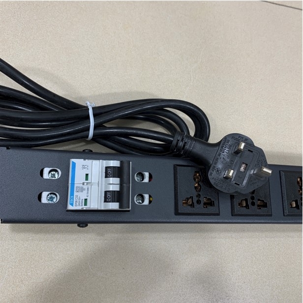 Thanh Phân Phối Nguồn Điện PDU 1U Rack Universal 6 Way UK Outlet Có MCB Công Suất Max 20A to UK Plug BS1363 Power Cord 3x1.5mm² Length 3.1M