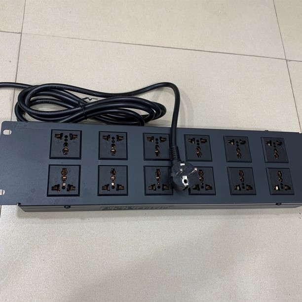 Thanh Nguồn Điện PDU 2U Rack Universal 12 Way UK Outlet Công Suất Max 16A to Schuko Plug Power Cord Length 3x1.5mm² Length 2.5M