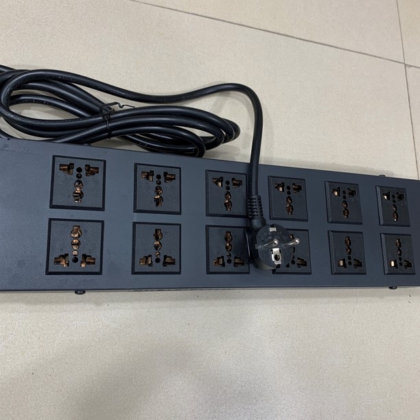 Thanh Nguồn Điện PDU 2U Rack Universal 12 Way UK Outlet Công Suất Max 16A to Schuko Plug Power Cord Length 3x1.5mm² Length 2.5M