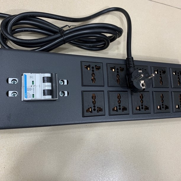 Thanh Nguồn Điện PDU 2U Rack Universal 12 Way UK Outlet Có MCB Công Suất Max 16A to Schuko Plug Power Cord Length 3x1.5mm² Length 1.5M