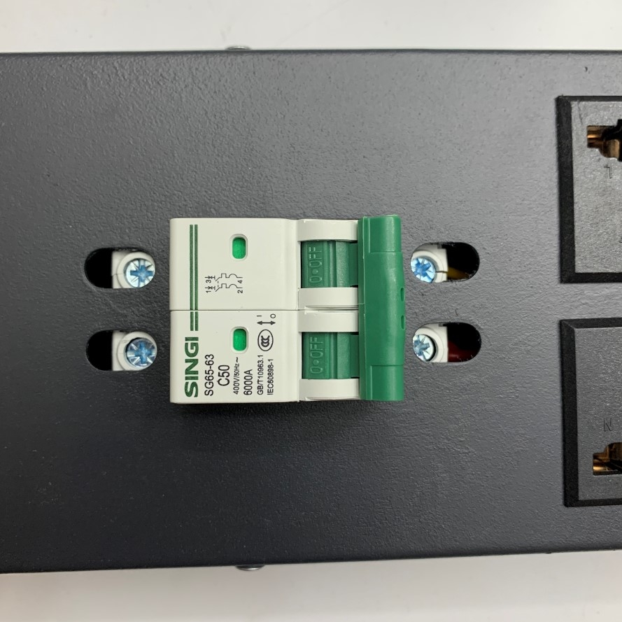 Thanh Nguồn PDU Rack Mount 19 inch 2U Universal 12 Way UK Outlet Có Cầu Dao Aptomat Tự Động MCB SINGI Công Suất Max 20A For Rackmount Power Supply PC Industrial