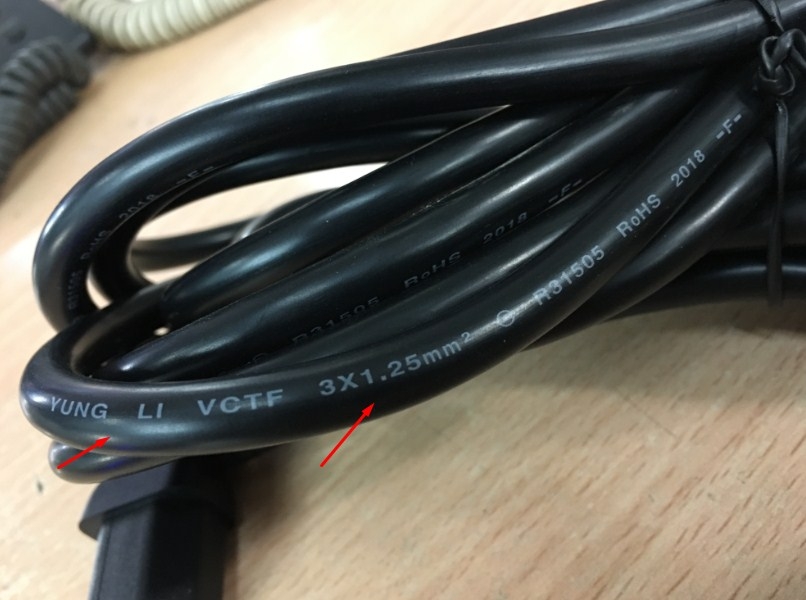 Dây Nguồn Chữ L Vuông Sang Góc Trái YUNG LI YP-12 YC-12L NEMA 5-15P to Left Angle C13 AC Power Cord 11A 125V 3x1.25mm 17AWG Length 3.2M