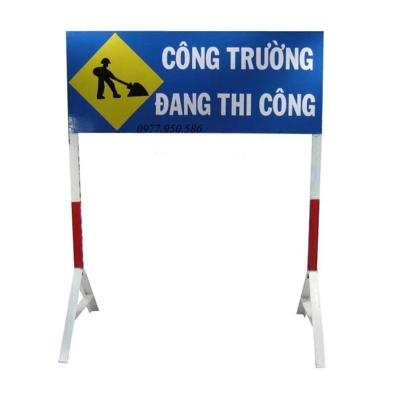 Bien bao cong truong dang thi cong