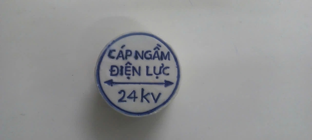 Mốc báo cáp sứ (in chìm)