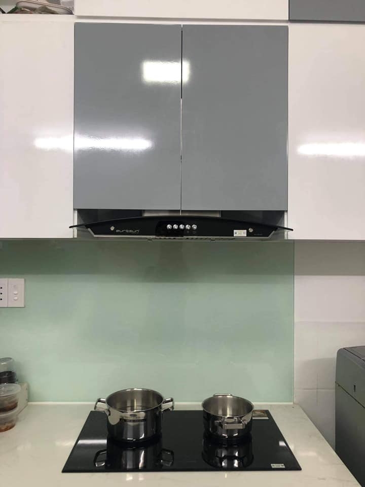 may-hut-mui-kinh-cong-thiet-ke-tinh-te-cho-gian-bep-hien-dai