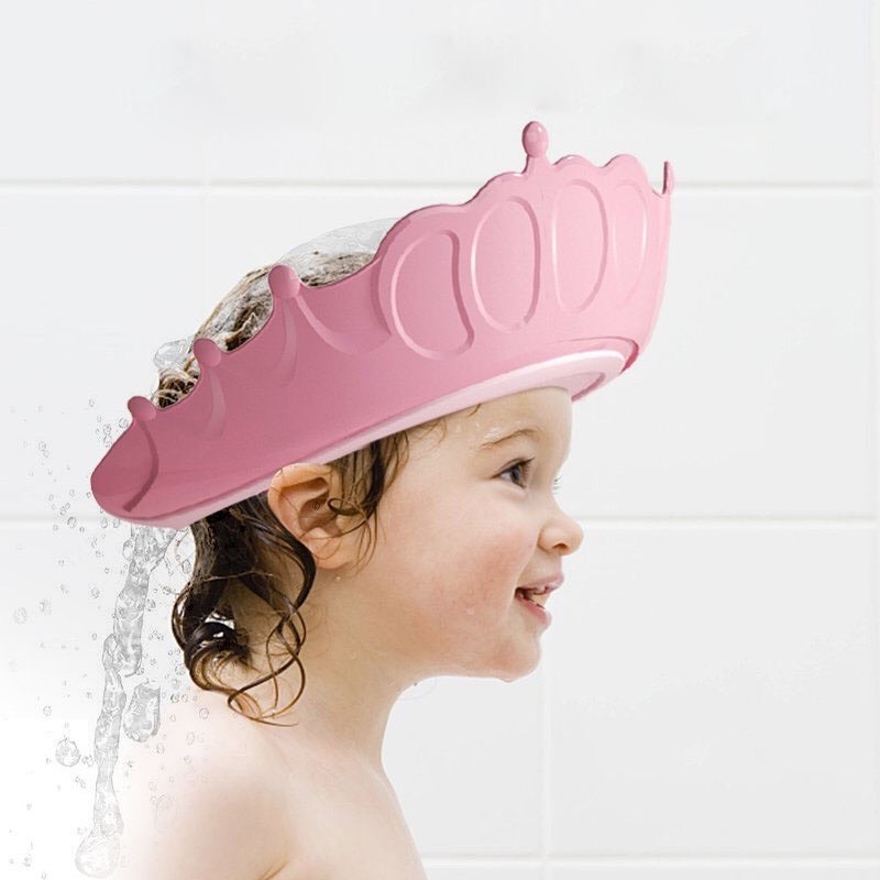 Mũ gội đầu, mũ tắm cho bé CAYABE hình vương miện điều chỉnh được vòng đầu, chống nước chảy làm cay mắt bé màu vàng - xanh - hồng