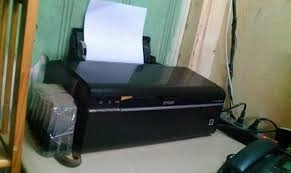 gia-may-in-phun-mau-epson-tao-ra-pin-sieu-nho-nhung-co-mat-do-nang-luong-day-dac