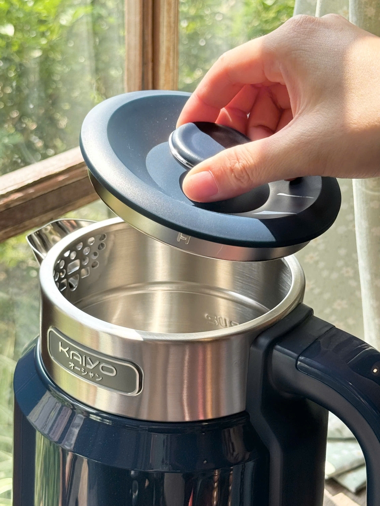 Ấm siêu tốc 2 lớp cool touch 2L Kaiyo màu xanh navy