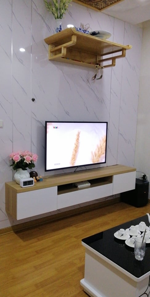 1. Kệ tivi treo tường hiện đại 4 ngăn kéo TV84