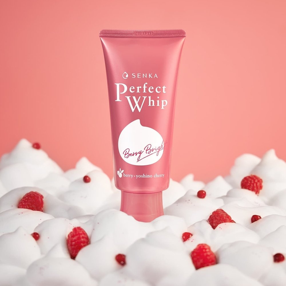 Sữa Rửa Mặt Dưỡng Trắng Hồng Da Senka Perfect Whip Berry Bright 100g
