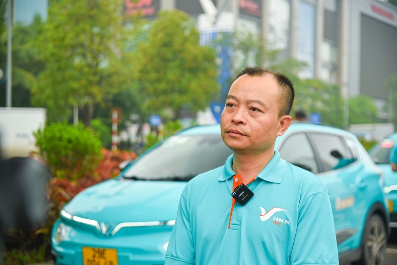 So sánh thu nhập tài xế chạy Taxi Xanh SM của tỷ phú Phạm Nhật Vượng và Grab ai giàu hơn ai?