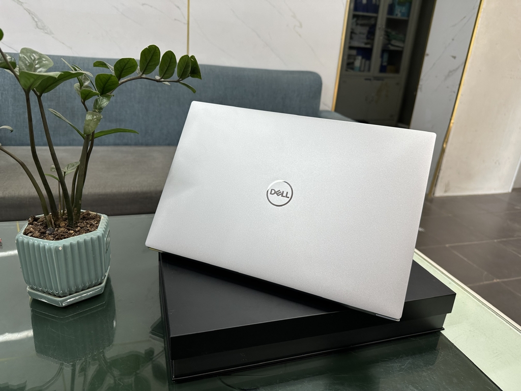 DELL XPS 15 9520