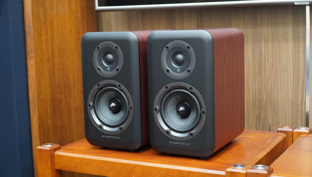 Loa nghe nhạc Wharfedale D320