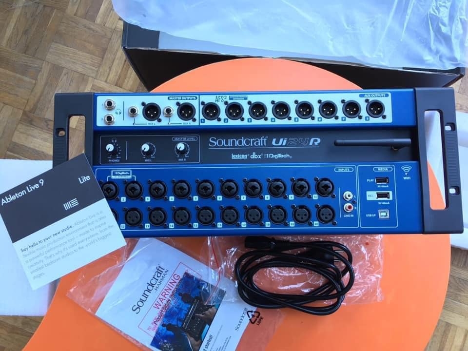 Soundcraft Ui24R, Mixer 24 Line - Phân khúc chuyên nghiệp