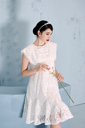 Dorothy Dress (Váy ren đáp cổ vuông)
